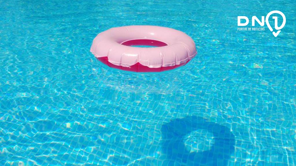 Criança de 1 ano morre após se afogar em piscina