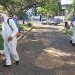 Paço Municipal e Praça James Mellor recebem higienização para combater o coronavírus