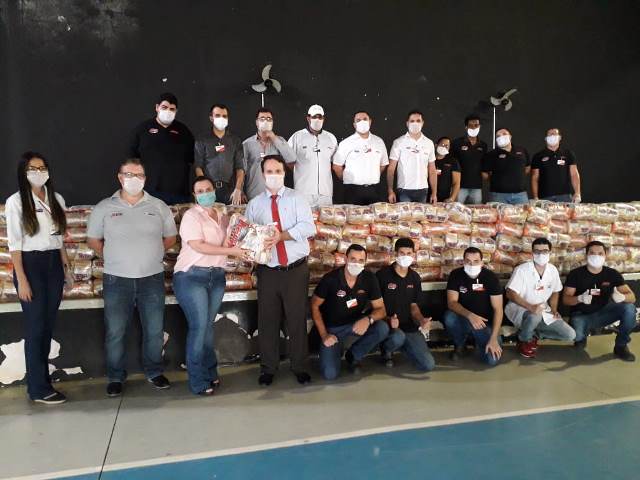 Grupo Muffato doa 500 cestas de alimentos para o Fundo Social de Birigui