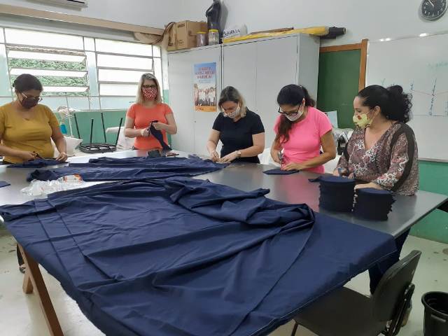 Voluntários unem forças e iniciam produção de máscaras no Fundo Social de Solidariedade