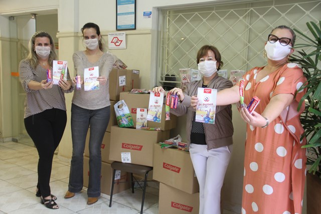 Colgate doou 12 mil kits de higiene bucal para o projeto “Sorriso Feliz”
