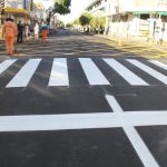 Rua Bento da Cruz recebe recapeamento e pintura de solo