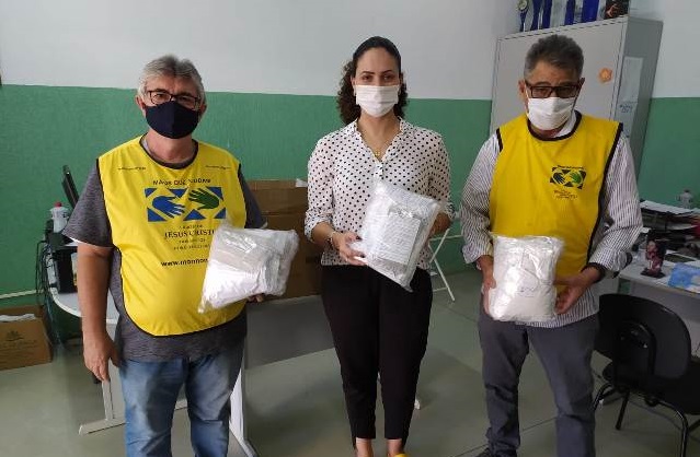 Igreja doa mil máscaras para o Fundo Social de Solidariedade de Birigui