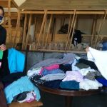 Fundo Social de Birigui recebe doação de roupas dos organizadores da Festa do Macário
