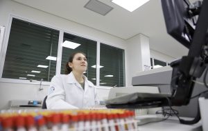 São Paulo ultrapassa 600 mil testes de coronavírus e mira triplicar checagem