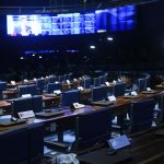 Senado aprova adiamento das eleições para 15 de novembro