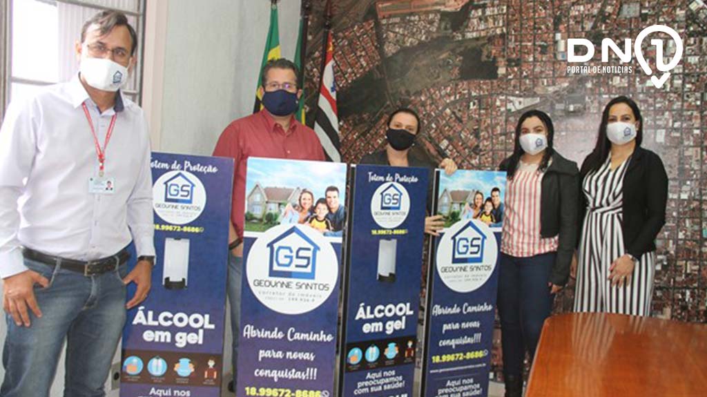 Corretor de imóveis doa para Prefeitura de Birigui 4 totens que oferecem álcool em gel