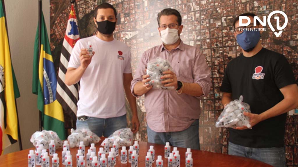 Prefeitura de Birigui recebe do Delivery Much álcool em gel para higienização das mãos