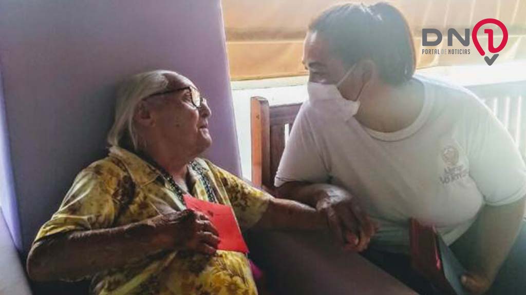 CRAS IV realiza atividade intergeracional com as idosas do Abrigo Vó Tereza