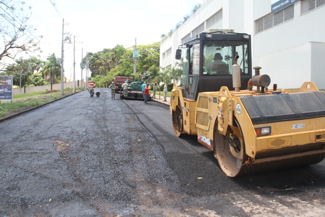Rua Drº Luiz Carlos Bertechini, em frente ao Parque do Povo, recebeu melhorias