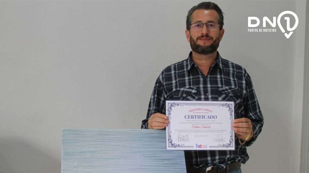 Salmeirão recebe o Certificado de ‘Prefeito Amigo do Hospital de Amor’
