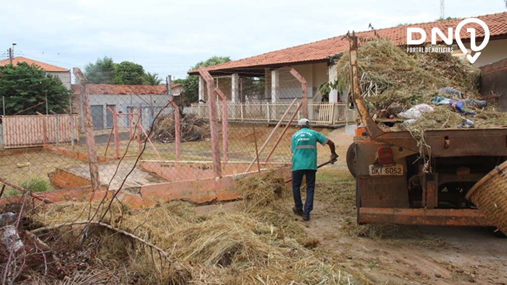 Secretaria de Serviços Públicos realiza trabalhos de roçagem e limpeza no bairro João Crevelaro