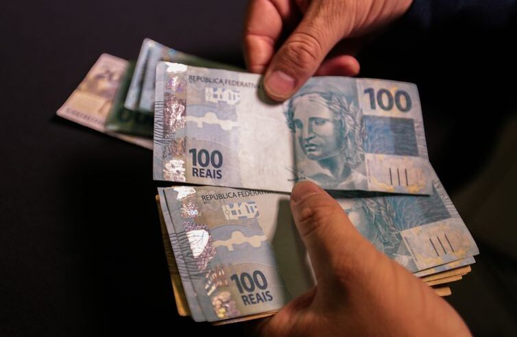 Caixa lança empréstimos via celular, de R$ 300 a R$ 1.000
