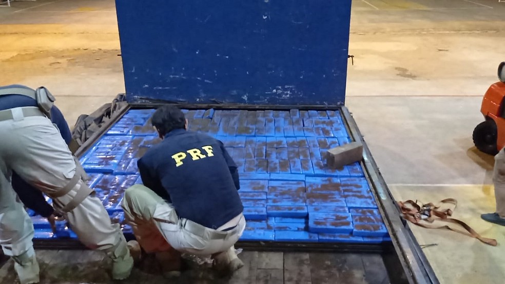 Polícia prende uma tonelada de maconha em caminhão