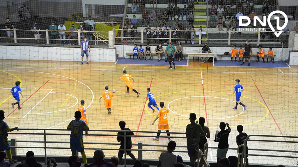 Sete times disputam a 1ª Copinha Biriguas de Futsal sub-12 promovida pela Secretaria de Esportes