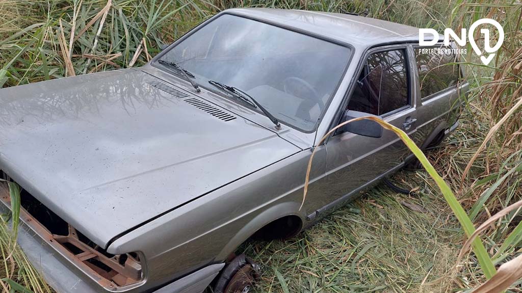 Patrulha Rural da GCM de Birigui encontra carro furtado abandonado em meio a matagal