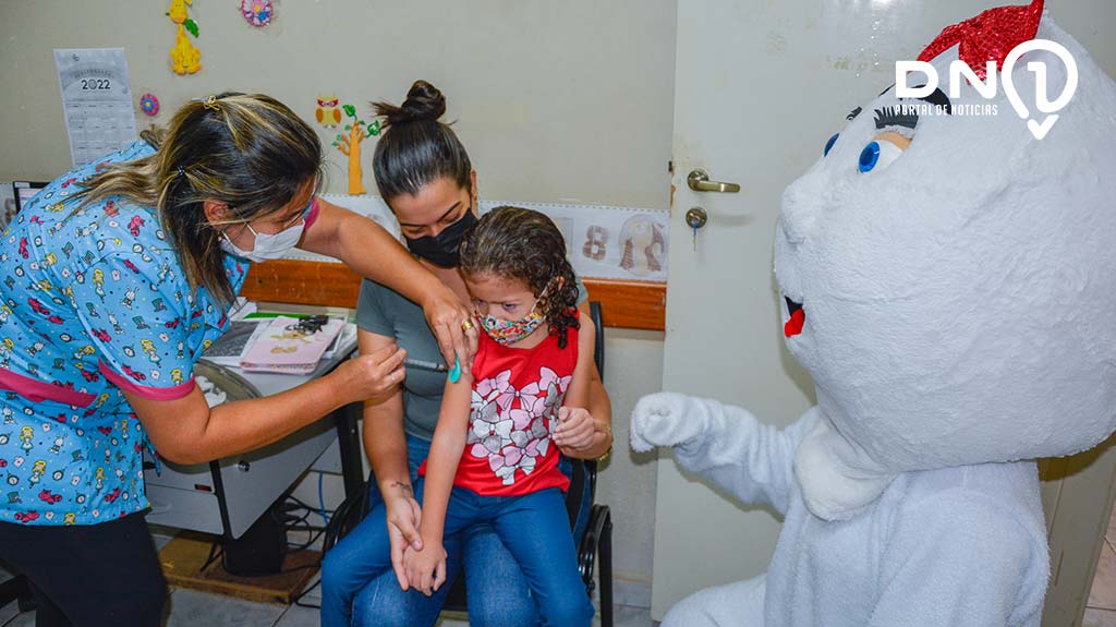 Secretaria da Saúde de Birigui segue vacinando públicos-alvos contra a covid-19 e a gripe